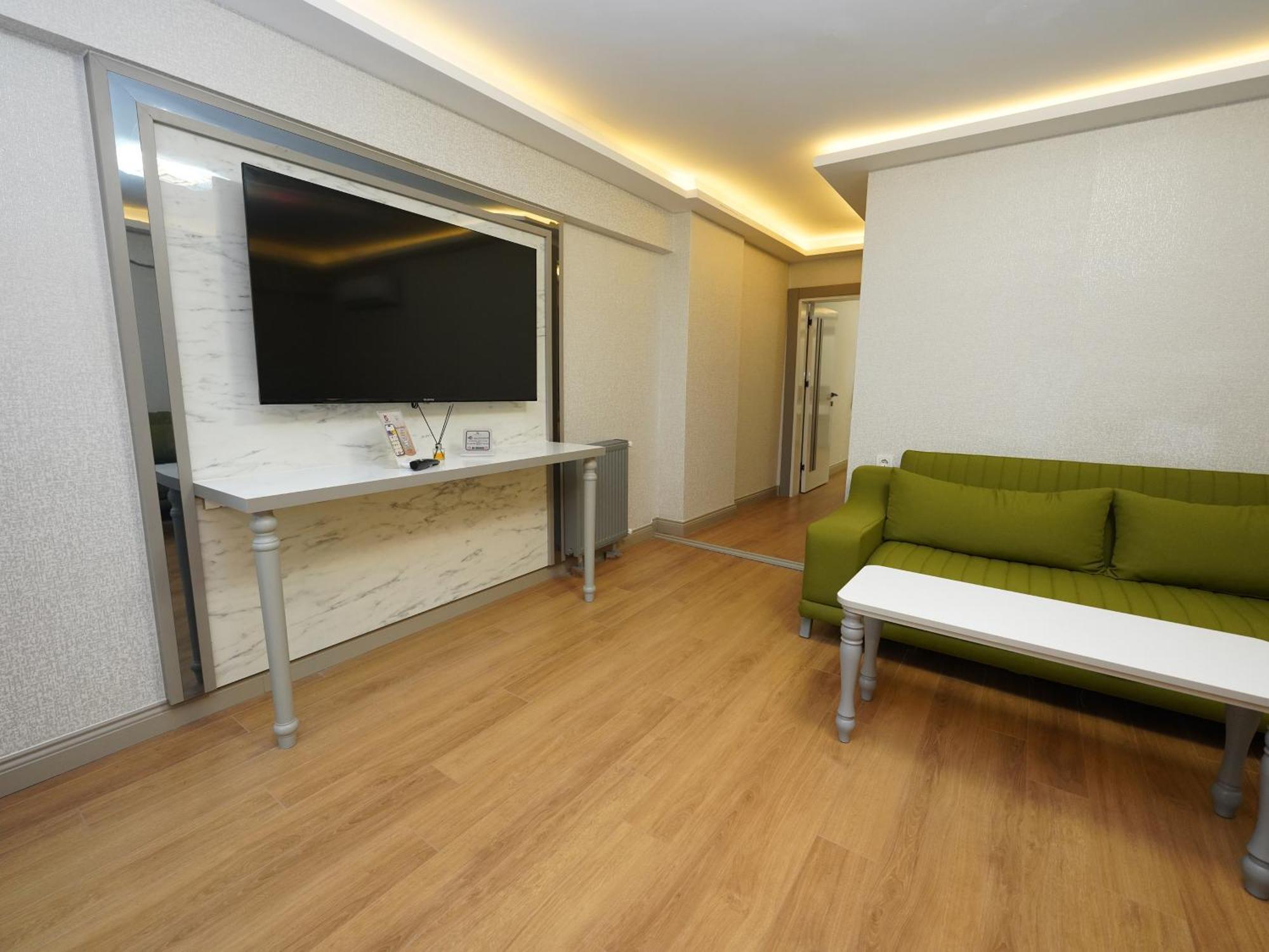 Gazelle Hotel *