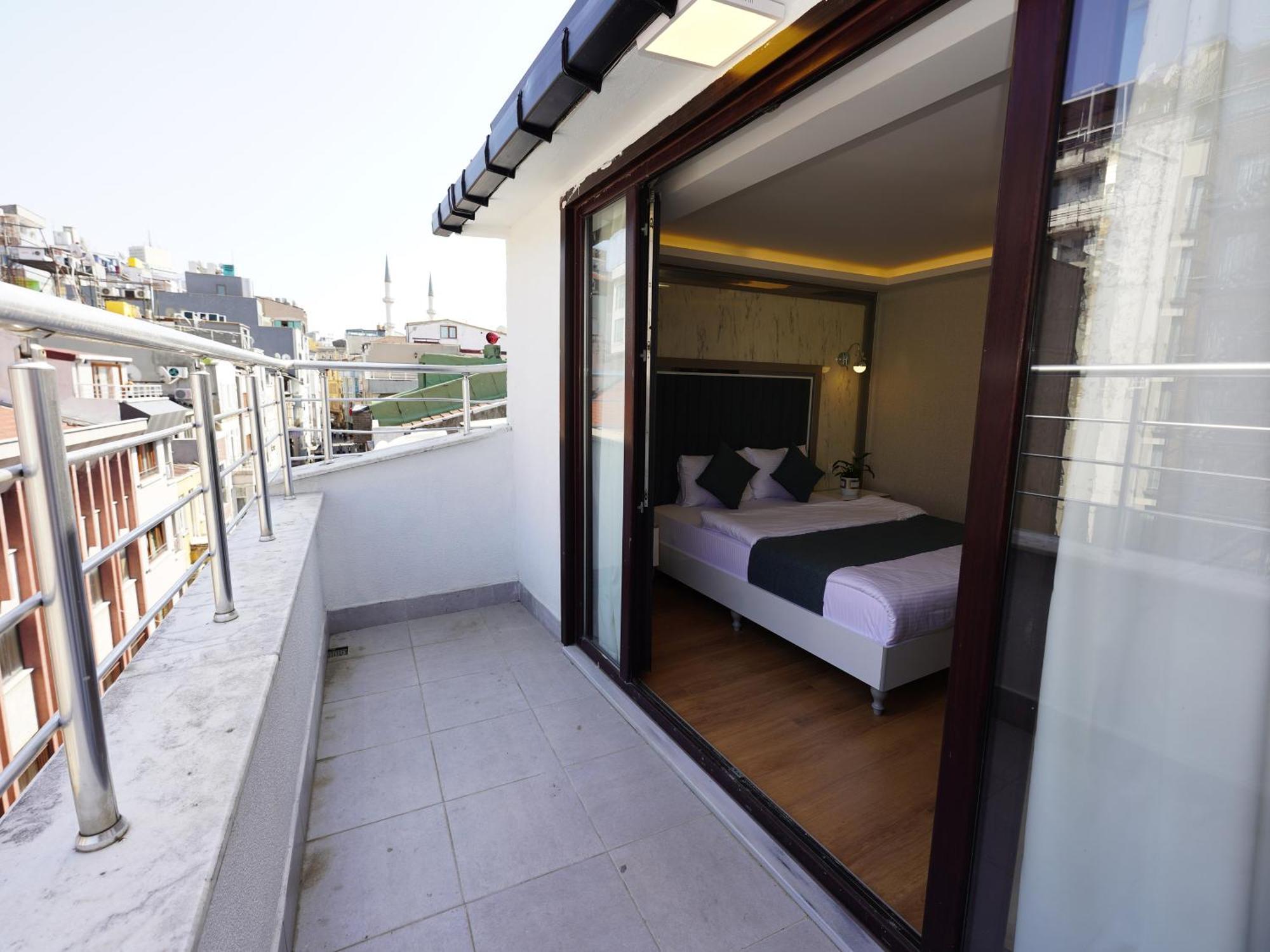 Gazelle Hotel *