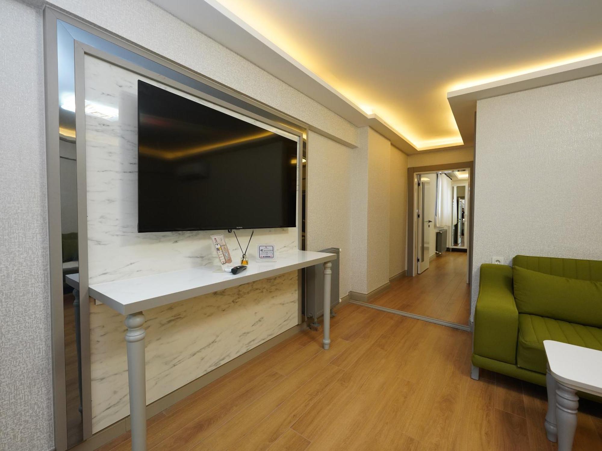 Gazelle Hotel *