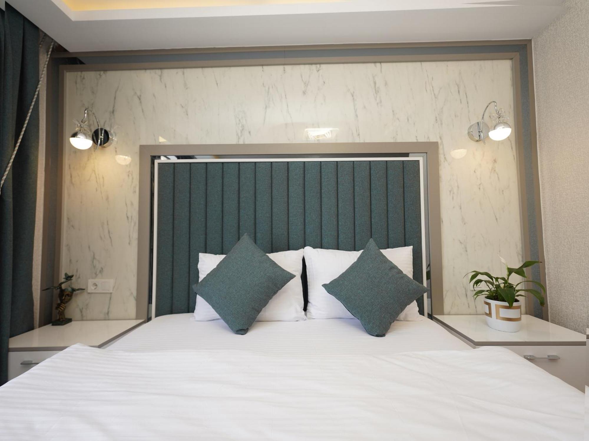 Gazelle Hotel *